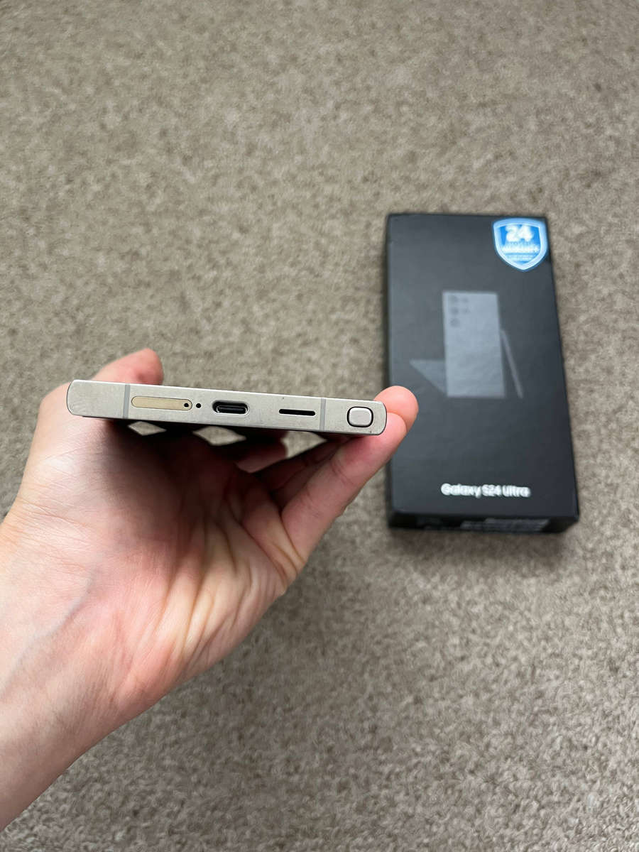 Samsung S24 Ultra 256gb 12gb ram Dual sim Good condition with box