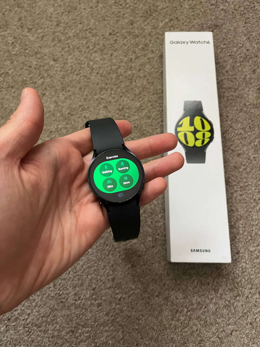 Samsung Watch 6 with box and charger 40mm