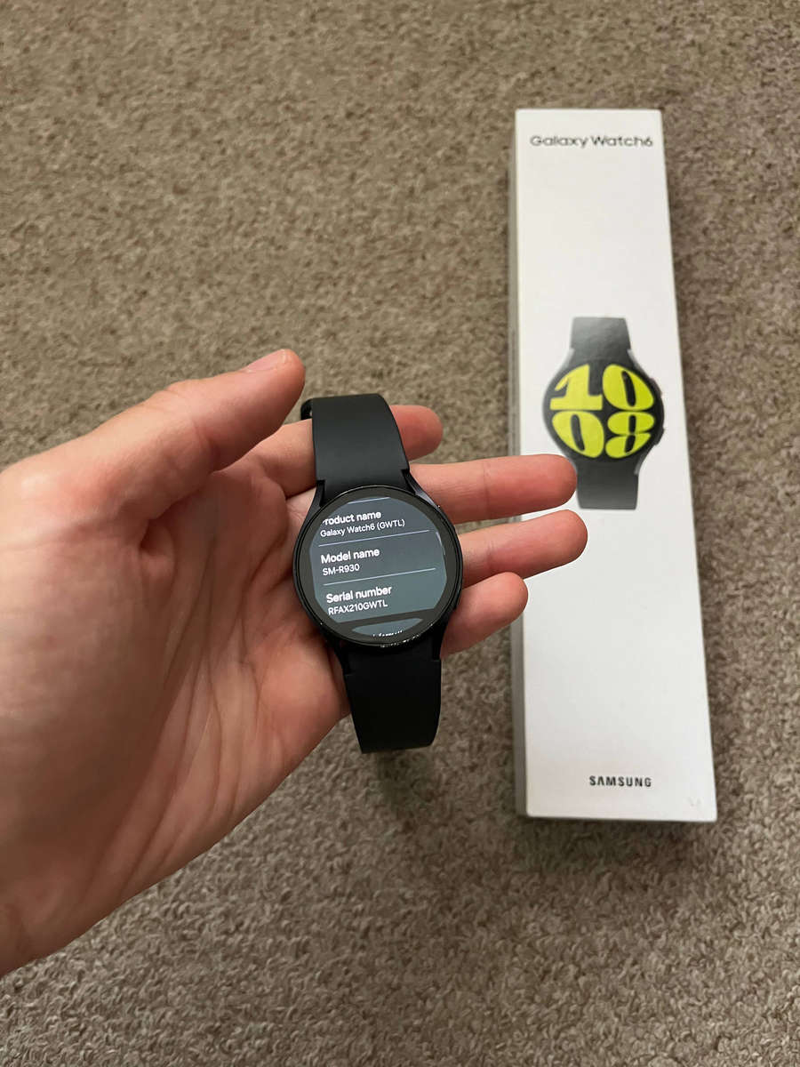 Samsung Watch 6 with box and charger 40mm