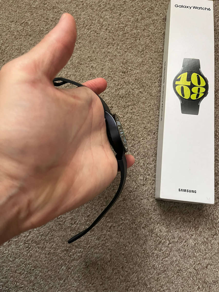 Samsung Watch 6 with box and charger 40mm