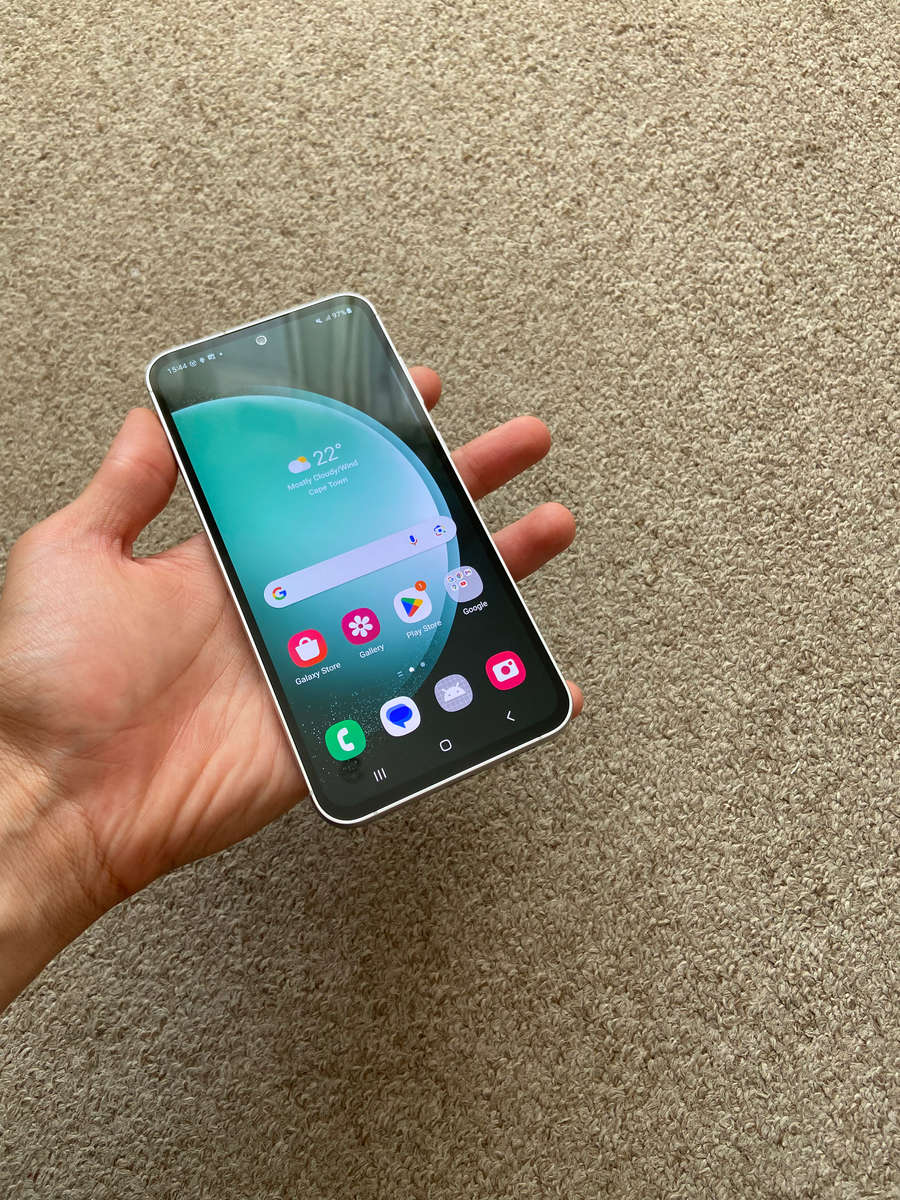 Samsung S23 FE 5G 256gb 8gb ram Excellent condition