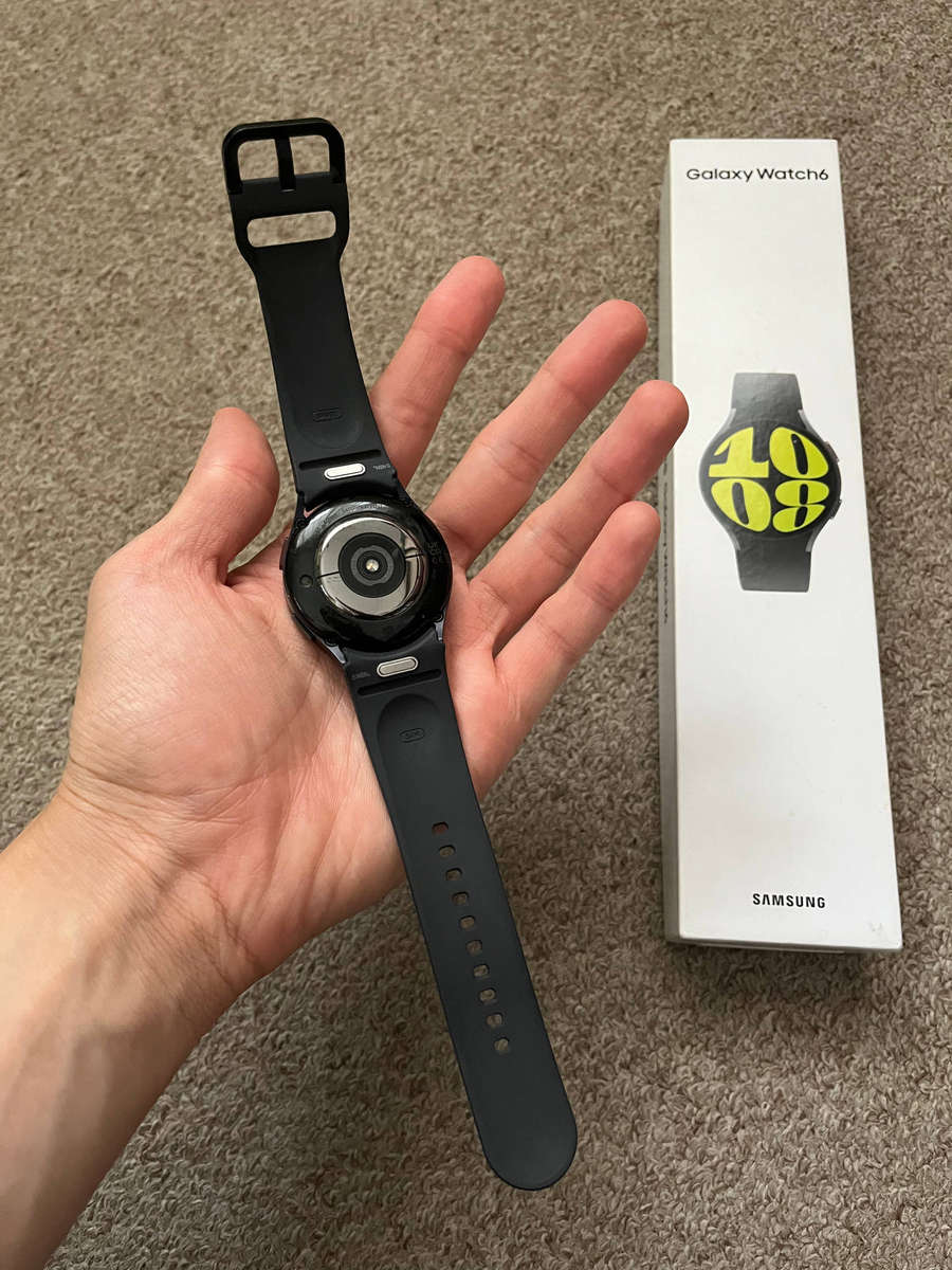 Samsung Watch 6 with box and charger 40mm