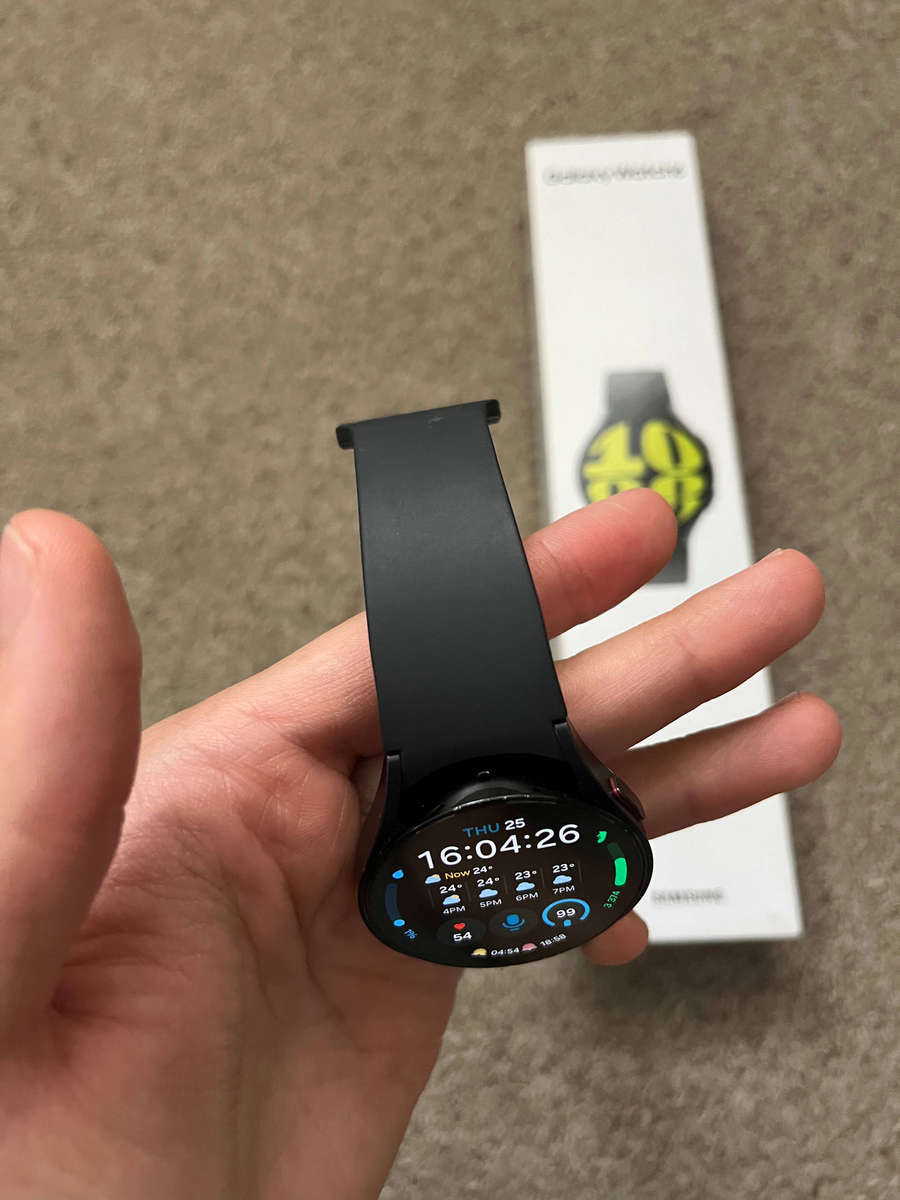 Samsung Watch 6 with box and charger 40mm