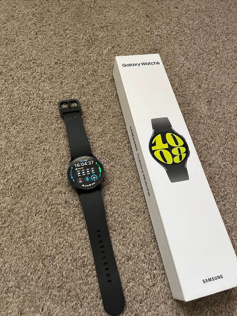 Samsung Watch 6 with box and charger 40mm