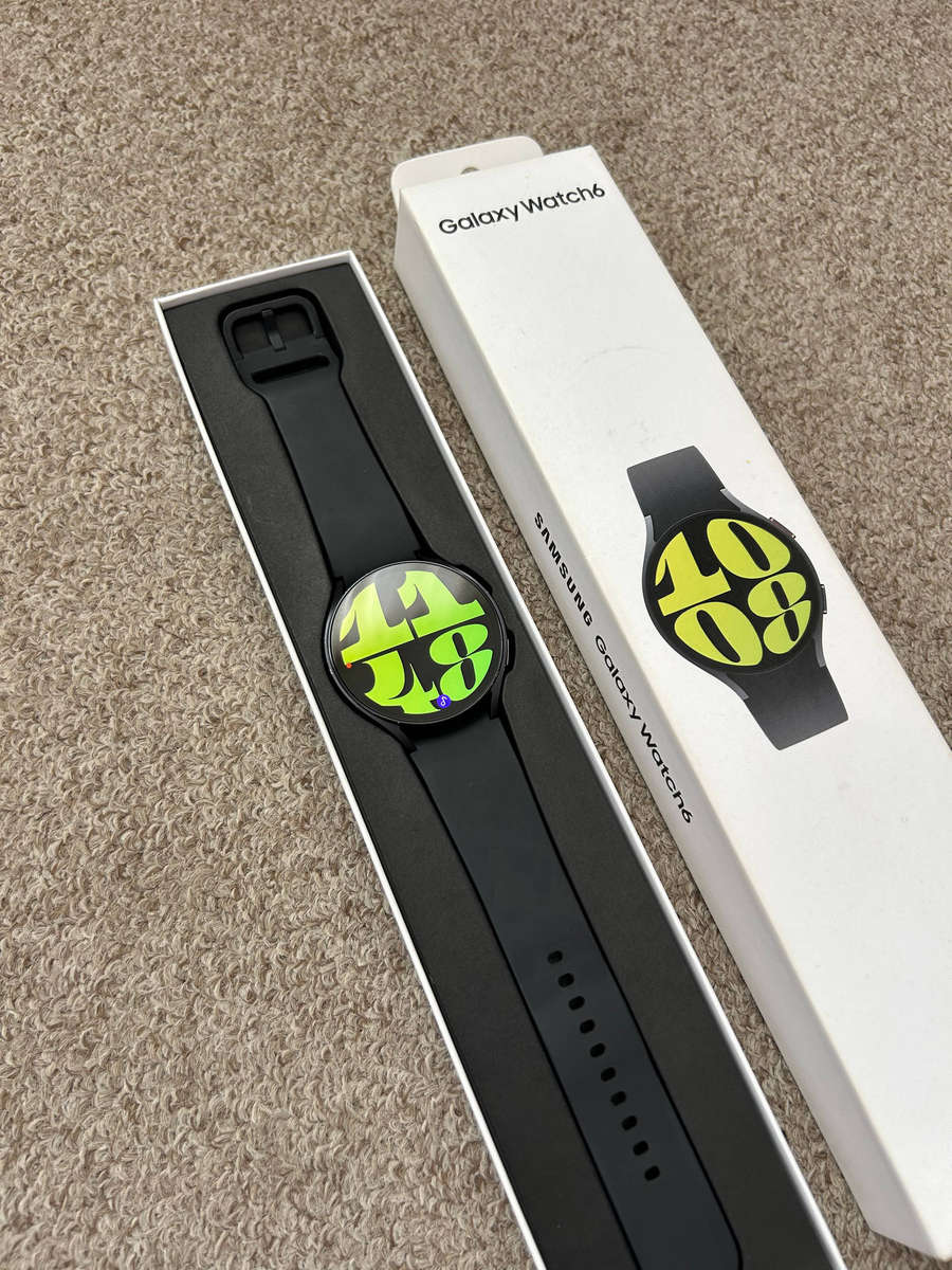 Samsung Watch 6 44mm LTE with box and charger