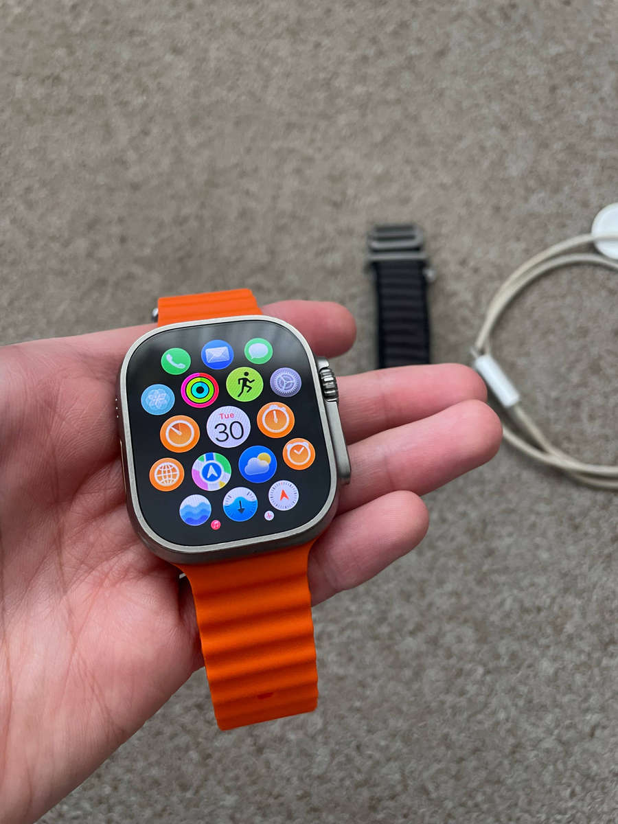 Apple Watch Ultra 1st gen GPS+Cellular 49mm Titanium Case Excellent condition with charger