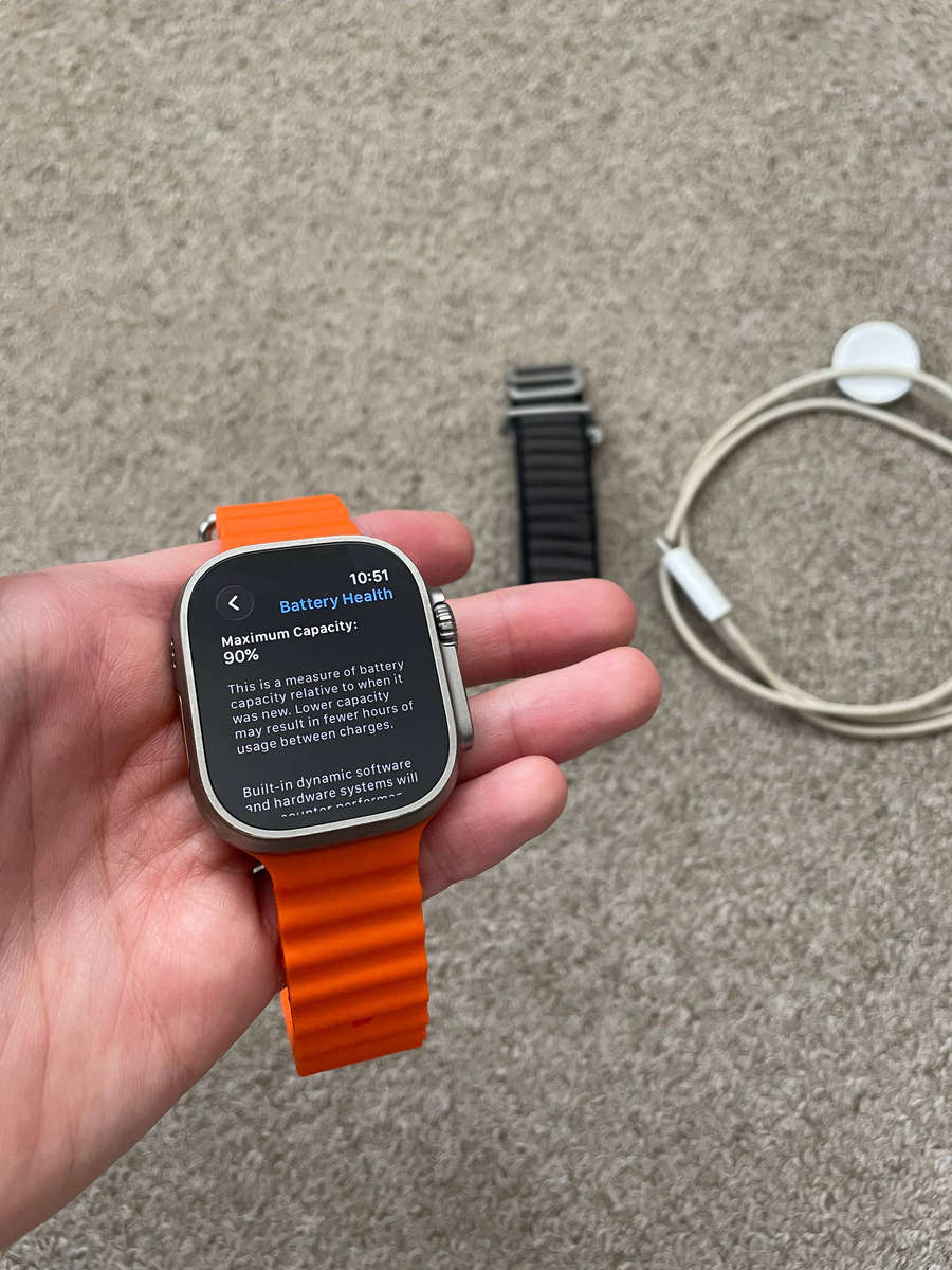 Apple Watch Ultra 1st gen GPS+Cellular 49mm Titanium Case Excellent condition with charger