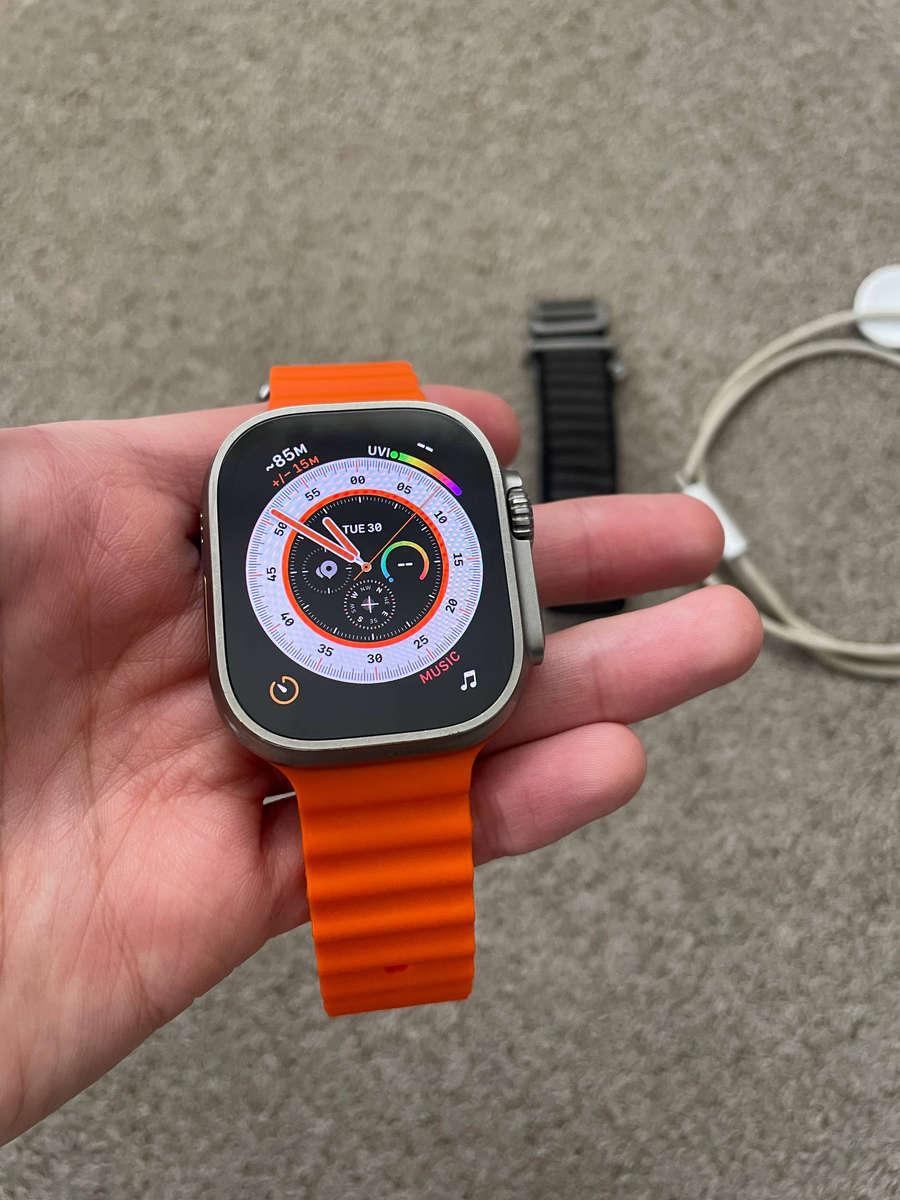 Apple Watch Ultra 1st gen GPS+Cellular 49mm Titanium Case Excellent condition with charger