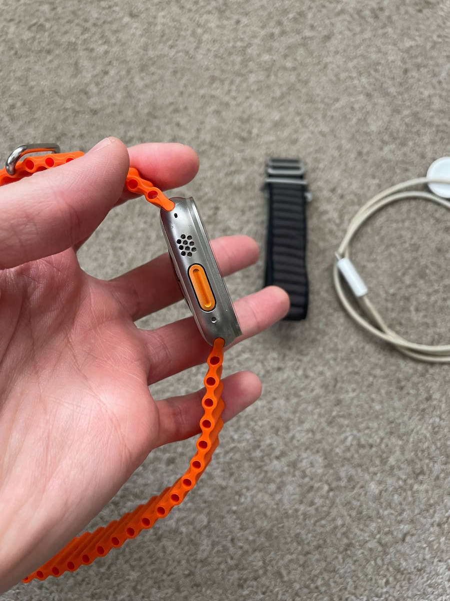 Apple Watch Ultra 1st gen GPS+Cellular 49mm Titanium Case Excellent condition with charger