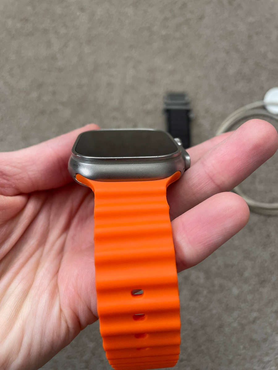 Apple Watch Ultra 1st gen GPS+Cellular 49mm Titanium Case Excellent condition with charger