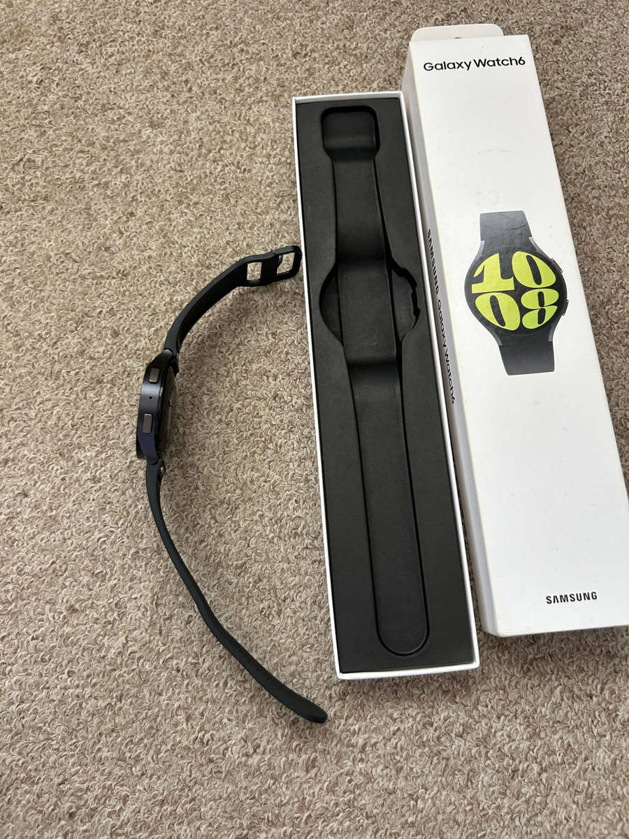 Samsung Watch 6 44mm LTE with box and charger