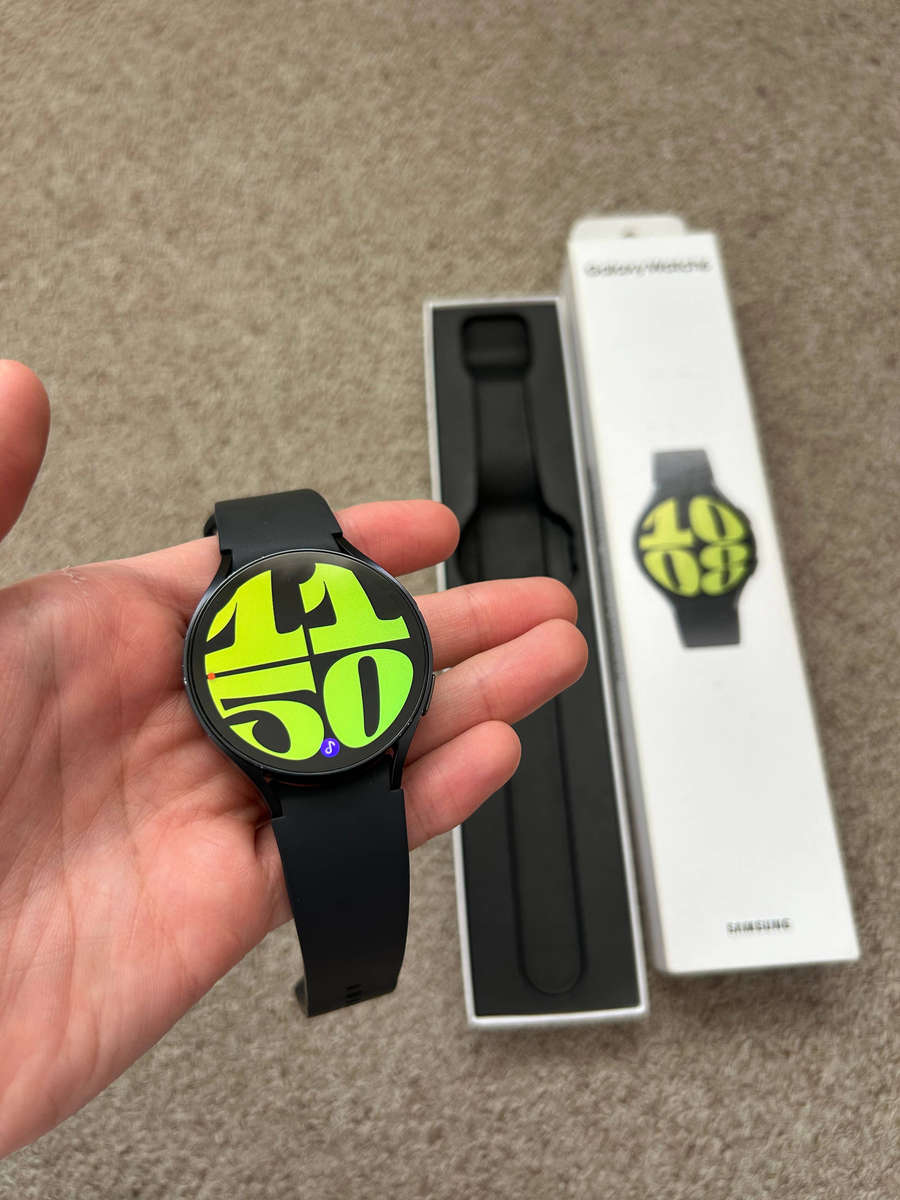 Samsung Watch 6 44mm LTE with box and charger