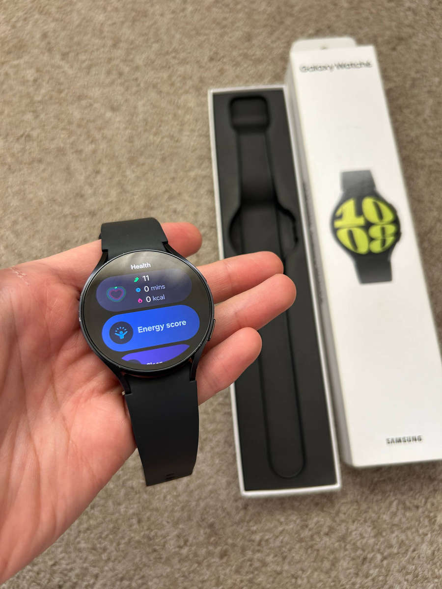 Samsung Watch 6 44mm LTE with box and charger