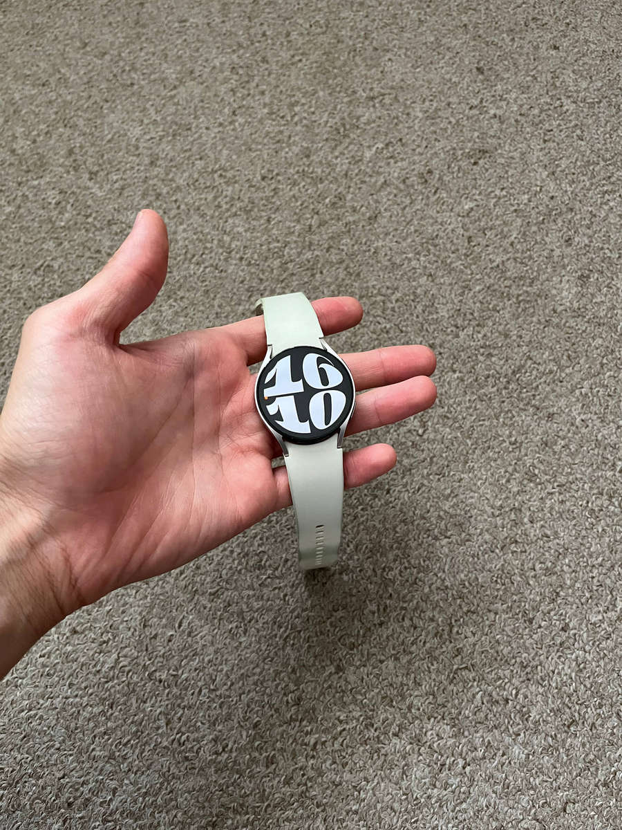 Samsung Watch 6 LTE with charger 40mm