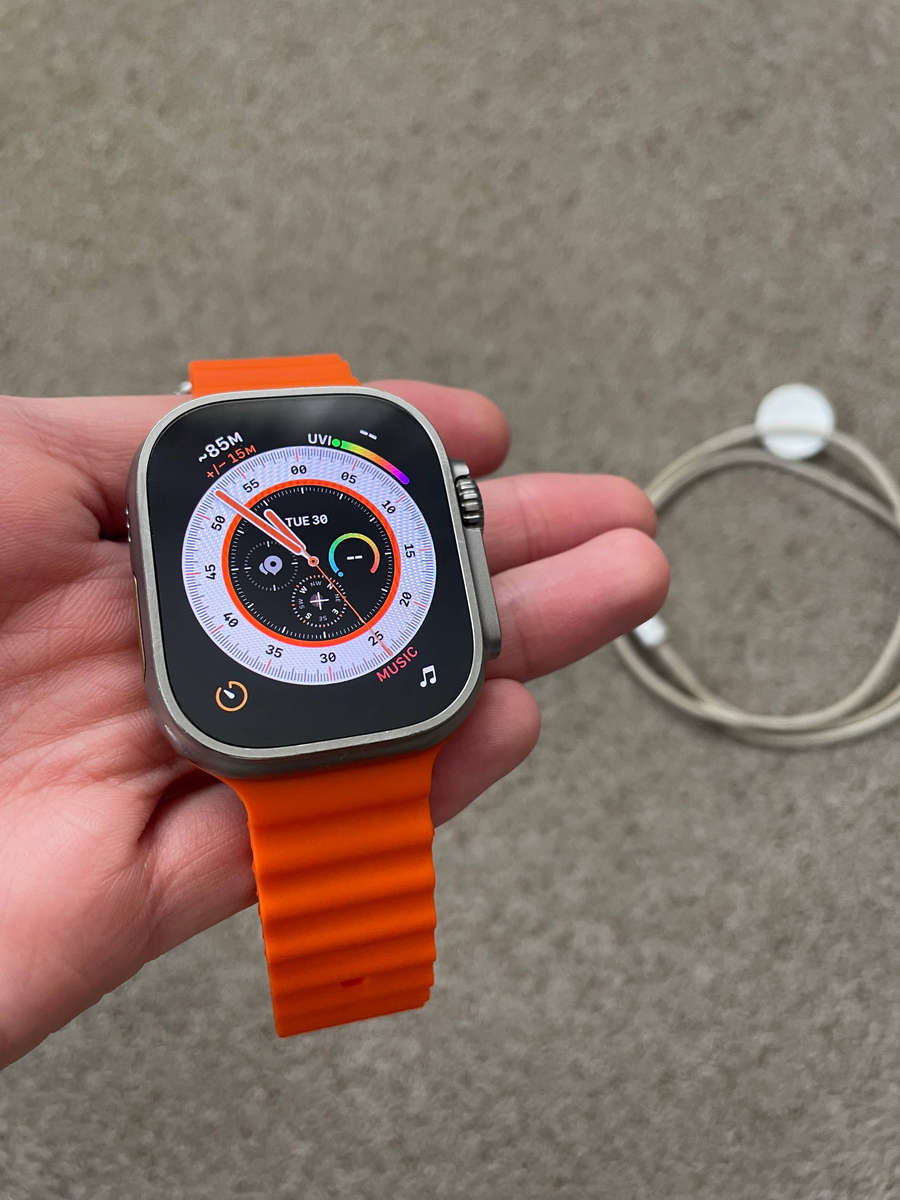 Apple Watch Ultra 1st gen GPS+Cellular 49mm Titanium Case Excellent condition with charger