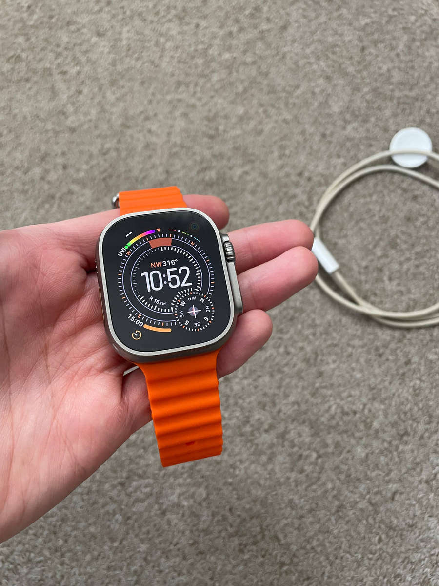 Apple Watch Ultra 1st gen GPS+Cellular 49mm Titanium Case Excellent condition with charger