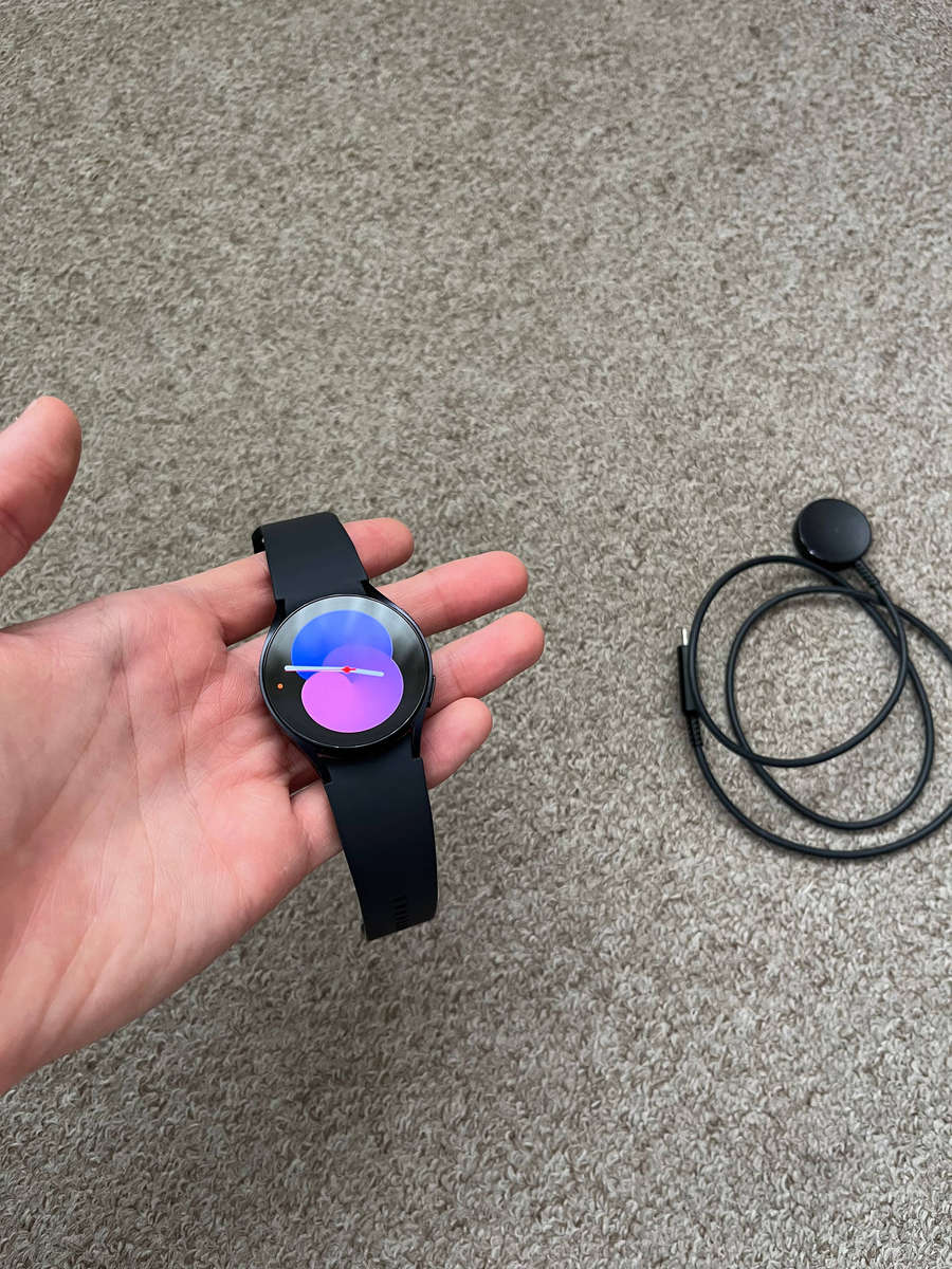 Samsung Watch 6 40mm LTE with charger