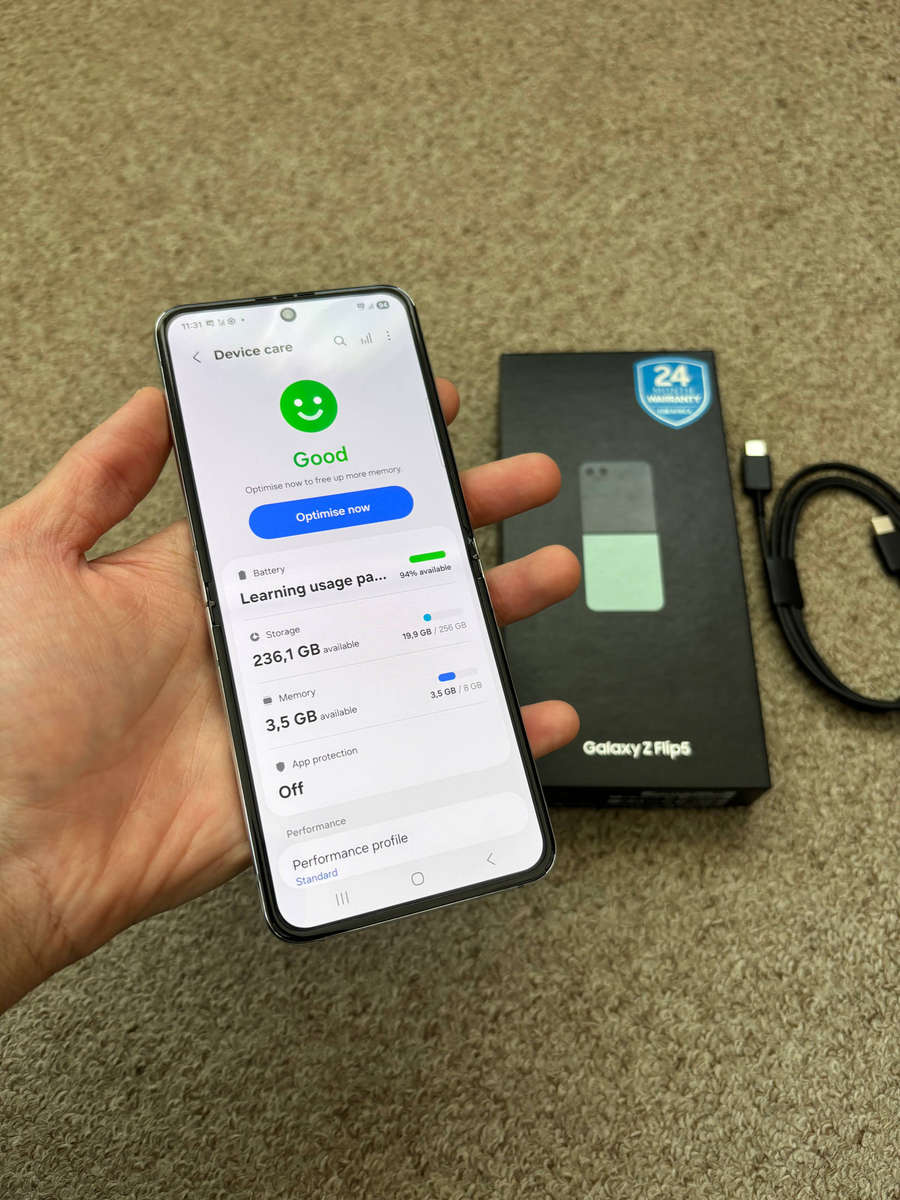 Samsung Galaxy Z Flip 5 256GB 8gb ram Dual sim good condition with box and cable - Mint