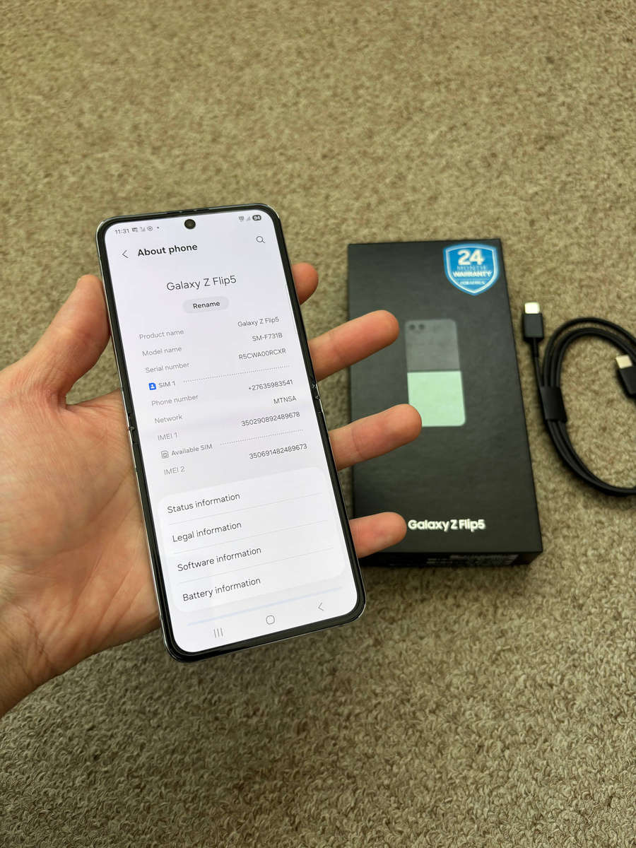 Samsung Galaxy Z Flip 5 256GB 8gb ram Dual sim good condition with box and cable - Mint