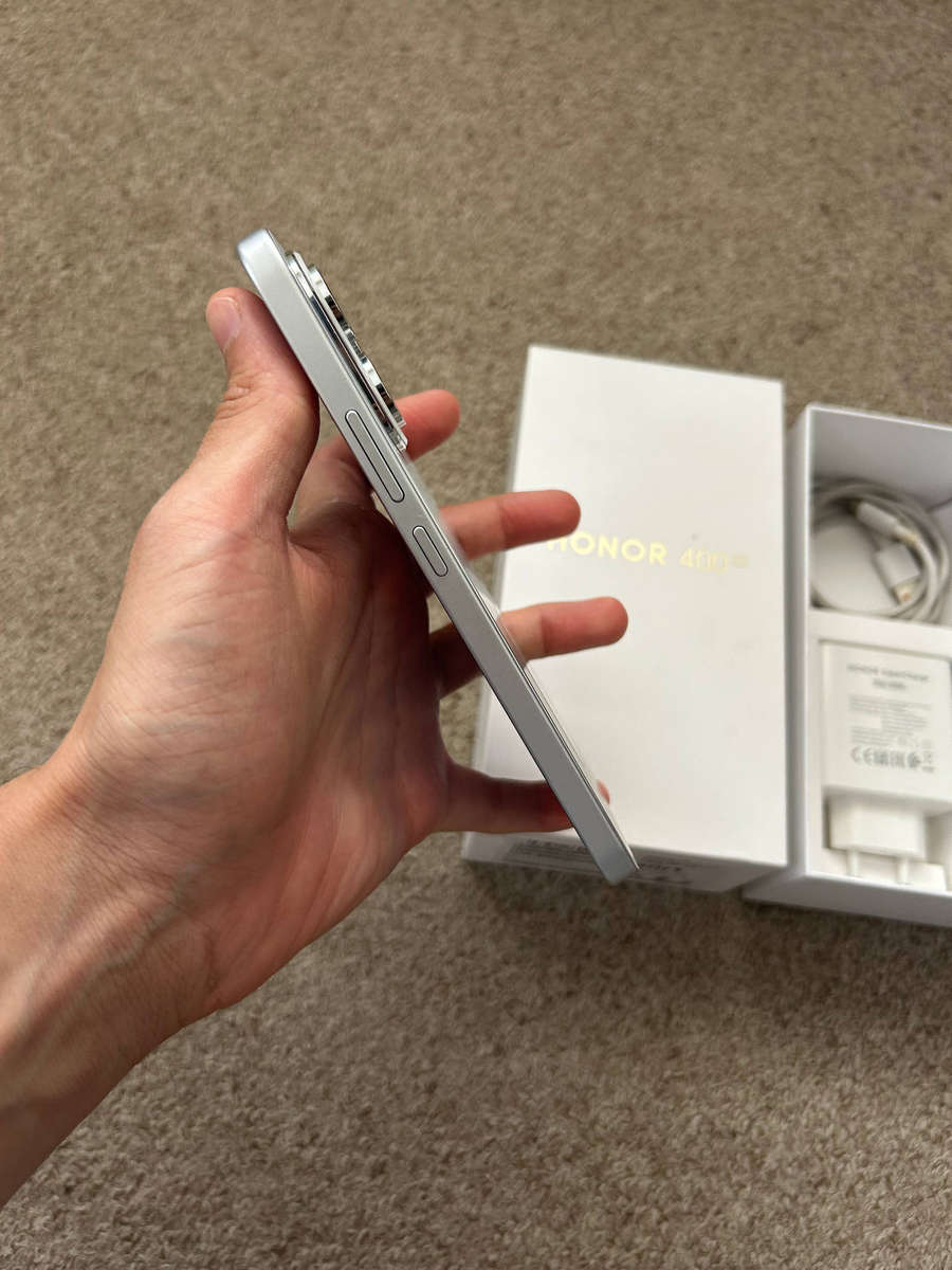 HONOR 400 5G 512GB Dual Sim - Meteor Silver good condition with box and 100W charger