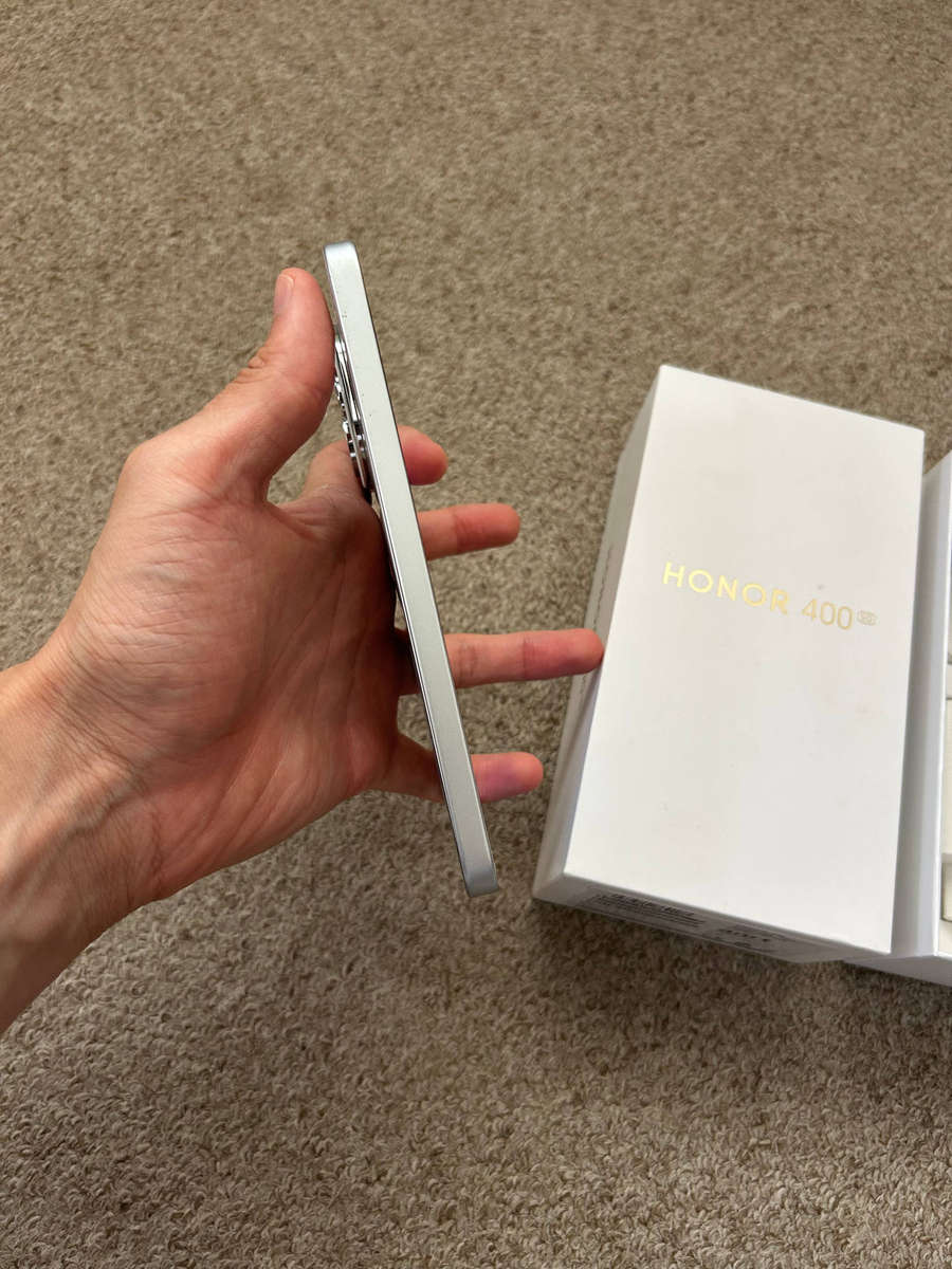 HONOR 400 5G 512GB Dual Sim - Meteor Silver good condition with box and 100W charger