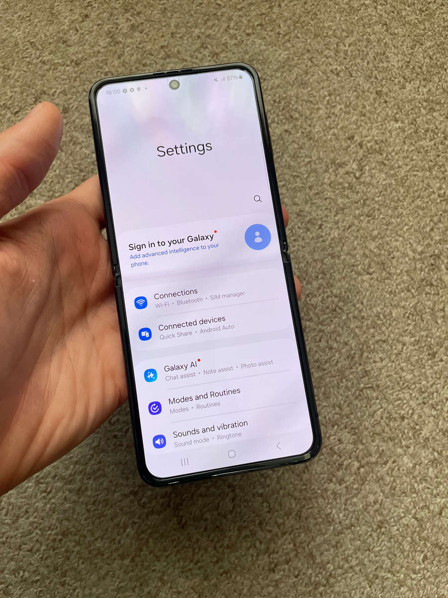Samsung Z flip 4 5G 256gb 8gb ram Excellent condition