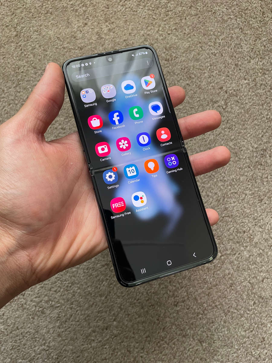 Samsung Z flip 4 5G 256gb 8gb ram Excellent condition