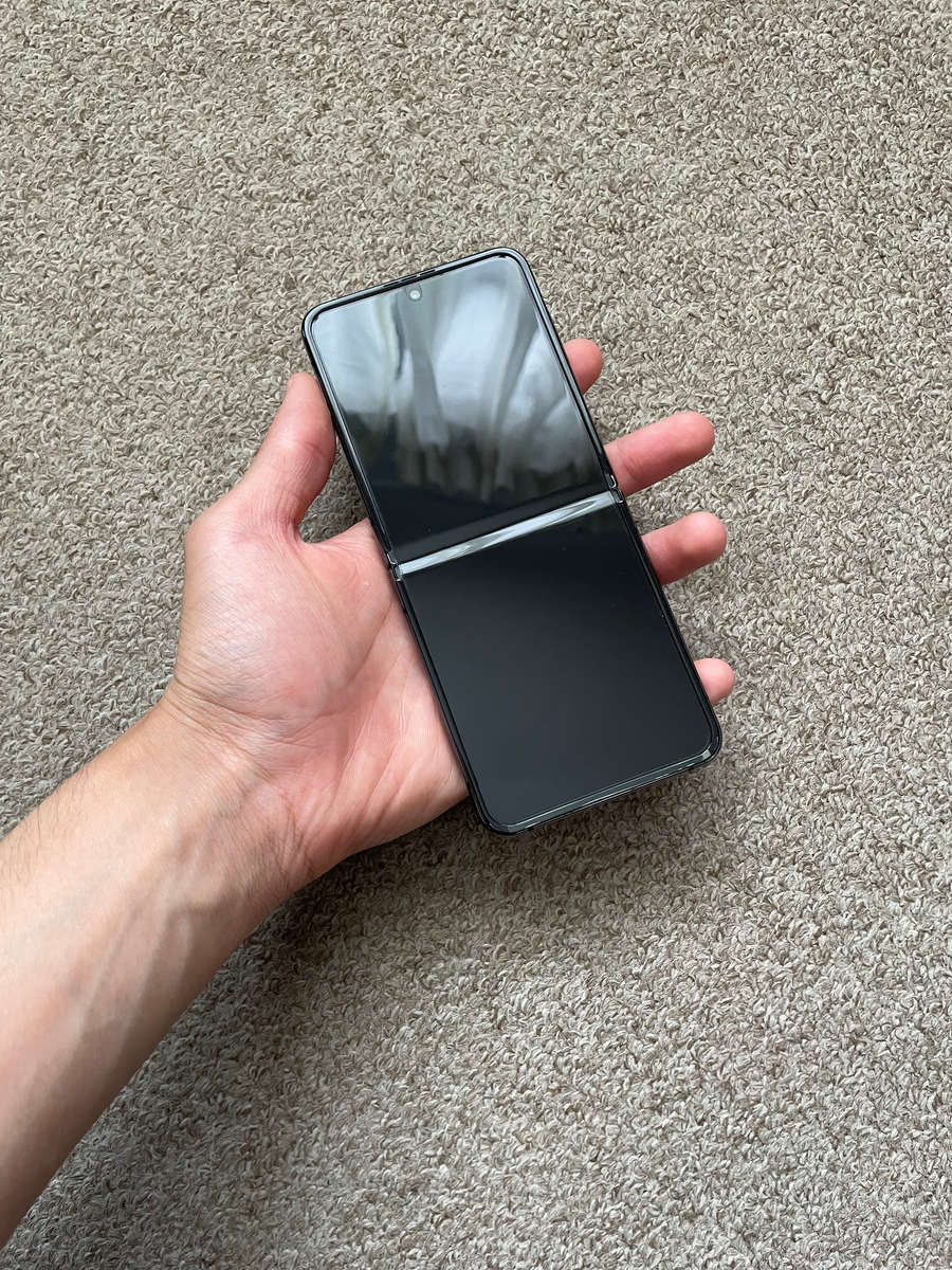 Samsung Z flip 4 5G 256gb 8gb ram Excellent condition