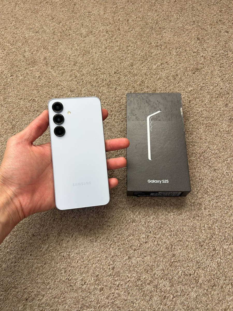 Samsung S25 5G 128gb 12gb ram Dual sim with box and cable Immaculate condition - icy blue
