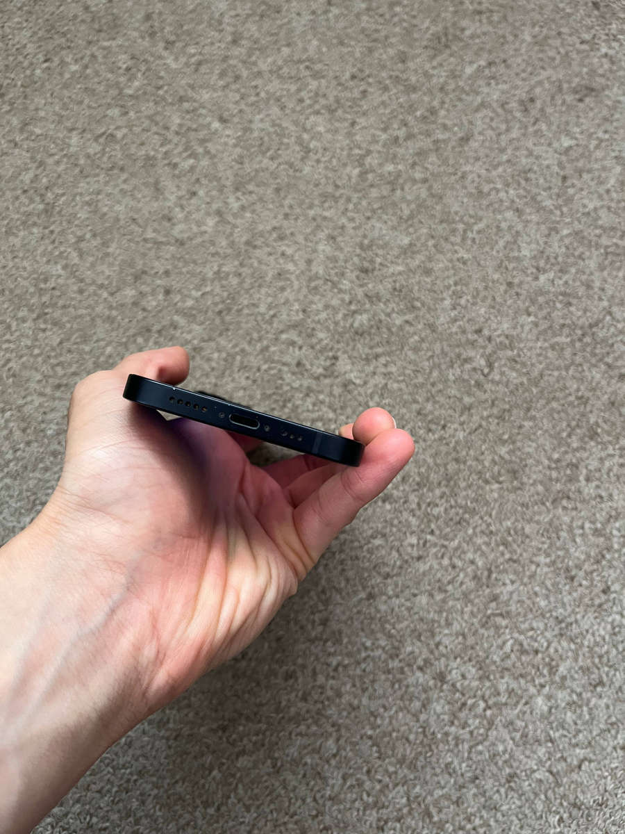 iPhone 12 64gb Dual sim good condition