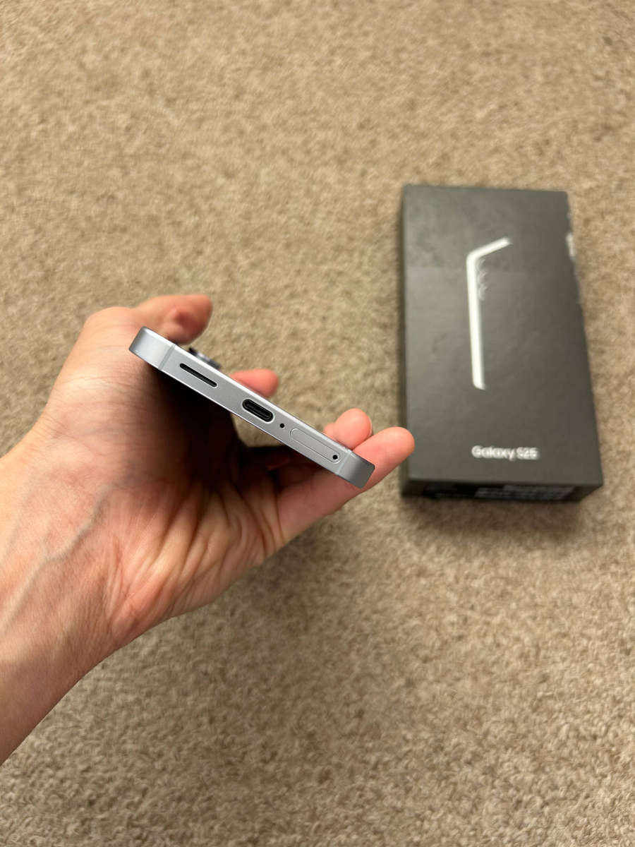Samsung S25 5G 128gb 12gb ram Dual sim with box and cable Immaculate condition - icy blue