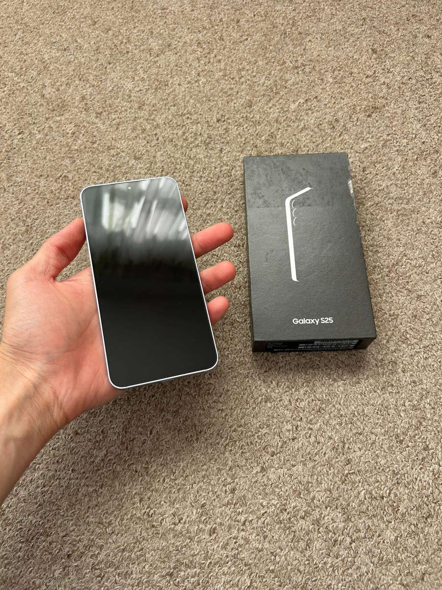 Samsung S25 5G 128gb 12gb ram Dual sim with box and cable Immaculate condition - icy blue