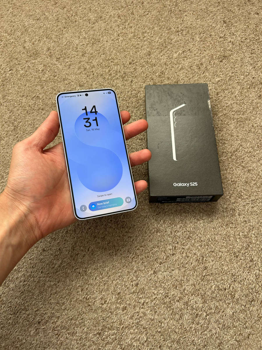 Samsung S25 5G 128gb 12gb ram Dual sim with box and cable Immaculate condition - icy blue