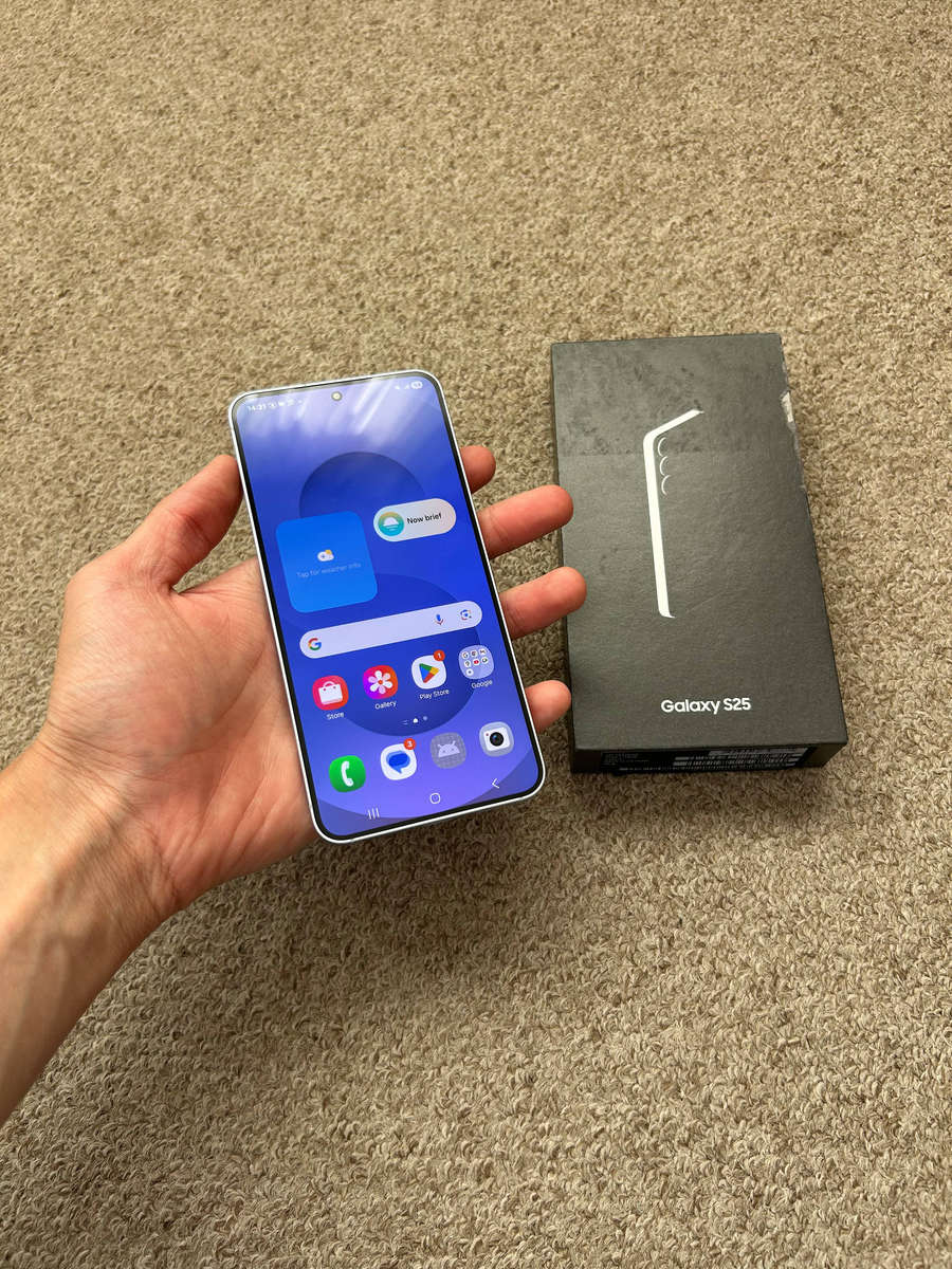 Samsung S25 5G 128gb 12gb ram Dual sim with box and cable Immaculate condition - icy blue