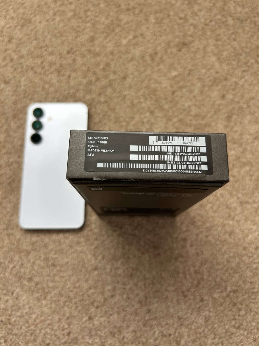 Samsung S25 5G 128gb 12gb ram Dual sim with box and cable Immaculate condition - icy blue