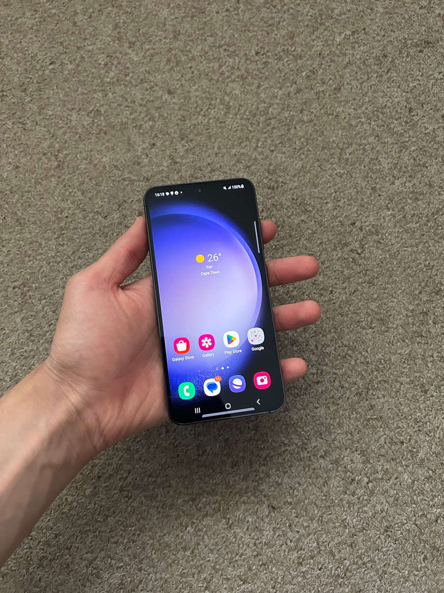 Samsung S23 256gb Dual sim 8gb ram Excellent condition with stickers still on