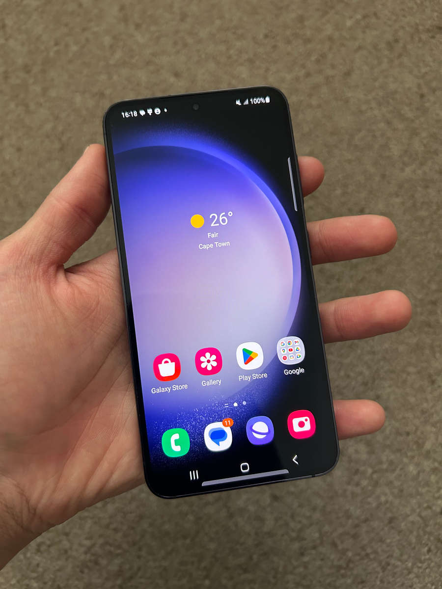 Samsung S23 256gb Dual sim 8gb ram Excellent condition with stickers still on