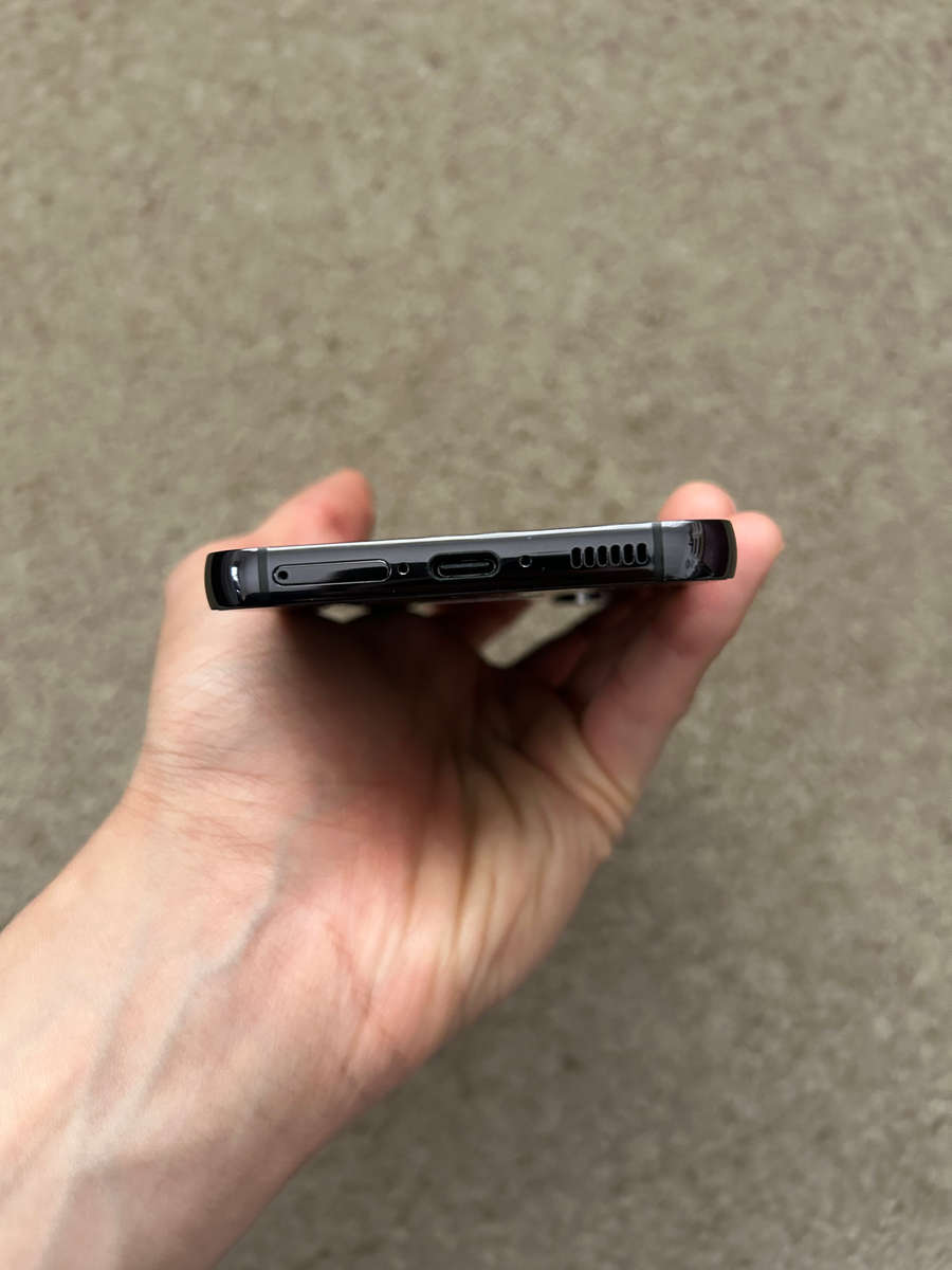 Samsung S23 256gb Dual sim 8gb ram Excellent condition with stickers still on