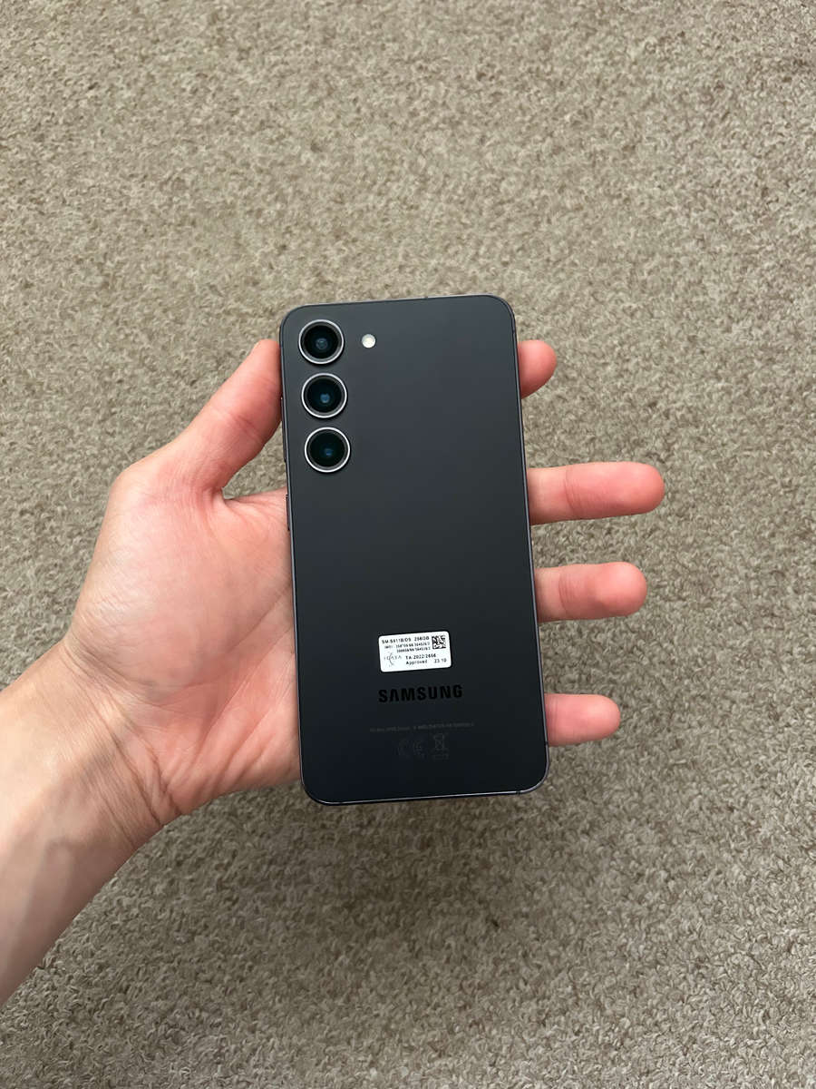 Samsung S23 256gb Dual sim 8gb ram Excellent condition with stickers still on