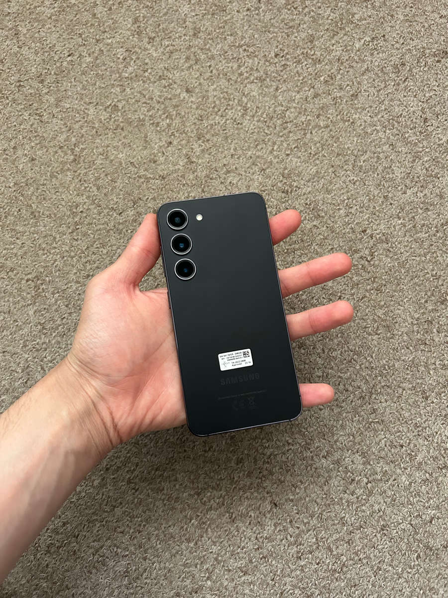 Samsung S23 256gb Dual sim 8gb ram Excellent condition with stickers still on