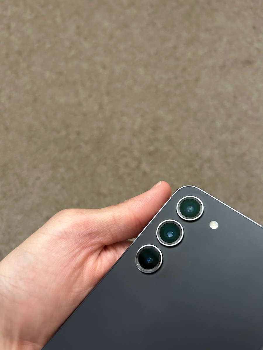 Samsung S23 256gb Dual sim 8gb ram Excellent condition with stickers still on