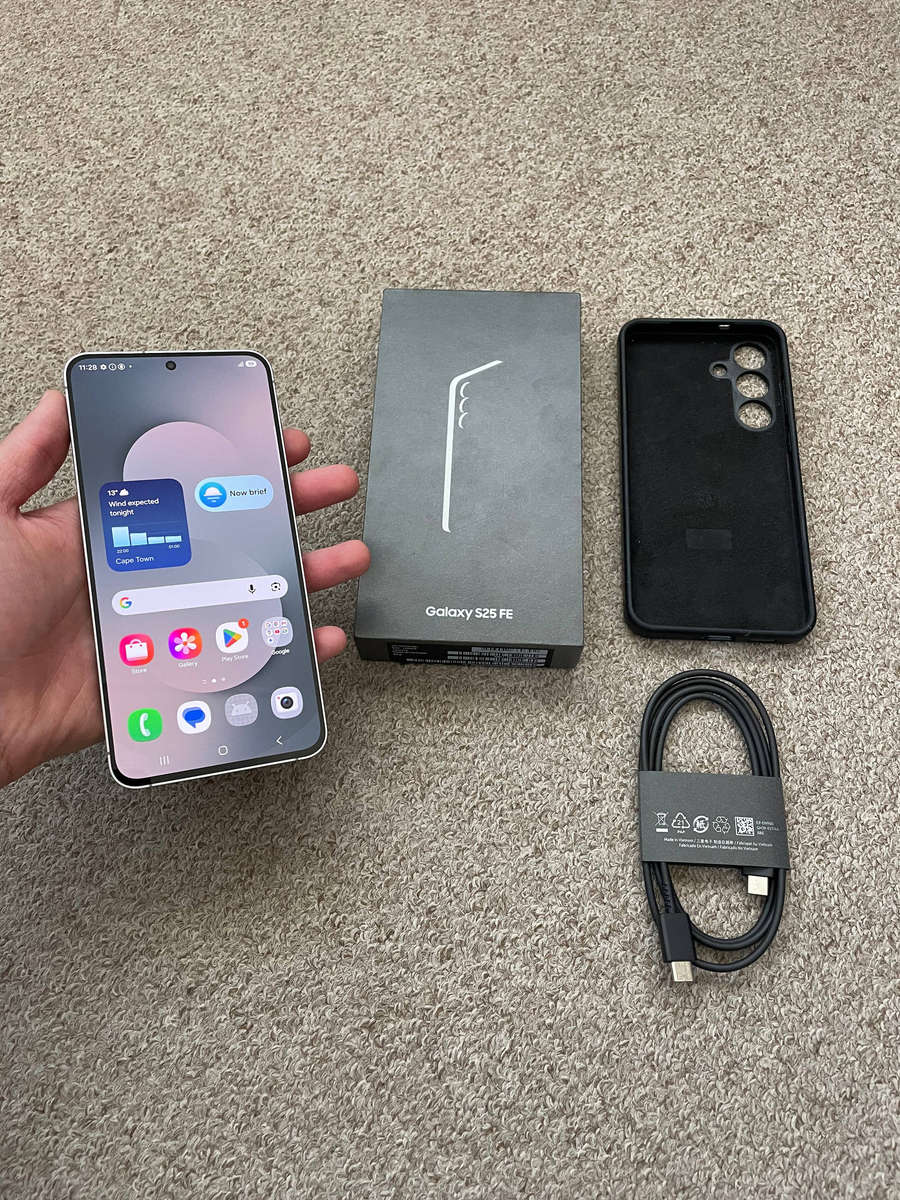 Samsung Galaxy S25 FE 5G 256GB Dual Sim excellent condition with box and cable - read description