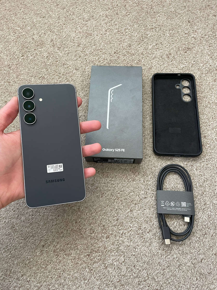Samsung Galaxy S25 FE 5G 256GB Dual Sim excellent condition with box and cable - read description