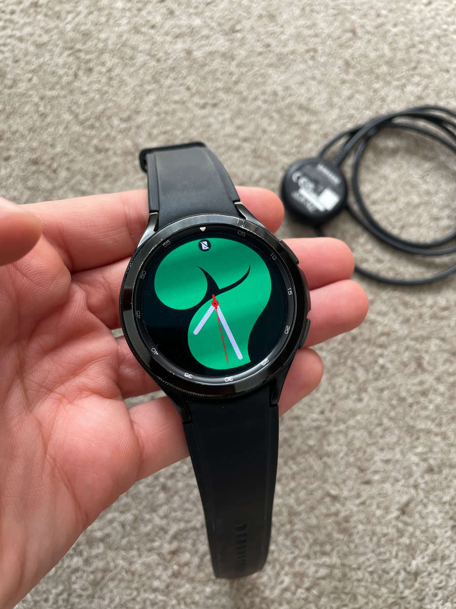 Samsung watch 4 classic BT 42mm with and charger