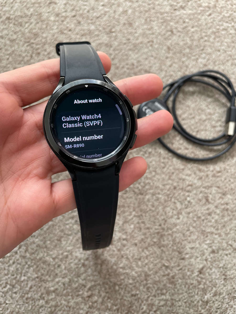 Samsung watch 4 classic BT 42mm with and charger