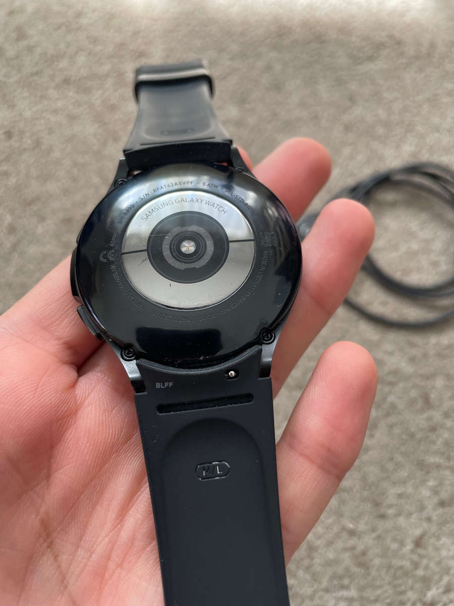 Samsung watch 4 classic BT 42mm with and charger