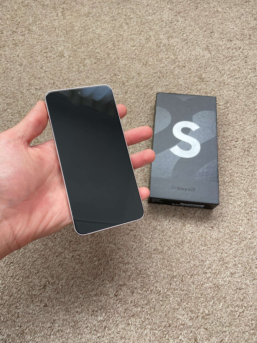 Samsung S22 5G 256gb Dual SIM with box and 2 green lines on screen