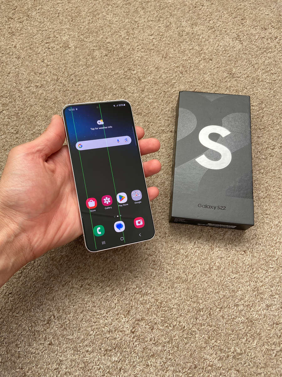 Samsung S22 5G 256gb Dual SIM with box and 2 green lines on screen