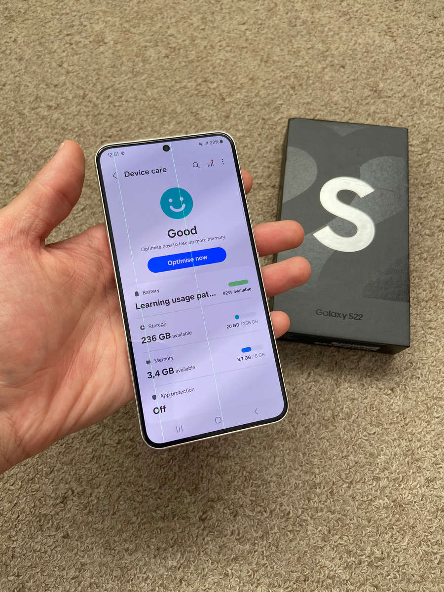 Samsung S22 5G 256gb Dual SIM with box and 2 green lines on screen