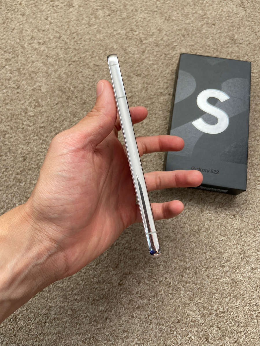 Samsung S22 5G 256gb Dual SIM with box and 2 green lines on screen